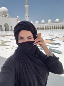 pornos.live a.amina profile on OnlyFans in hijab category