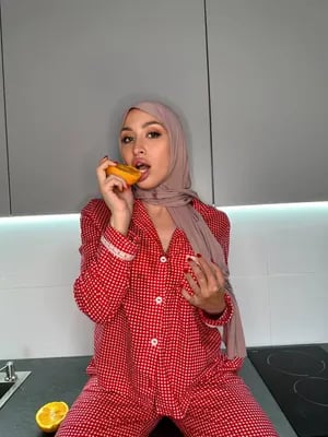 pornos.live anna_kristal profile on OnlyFans in hijab category