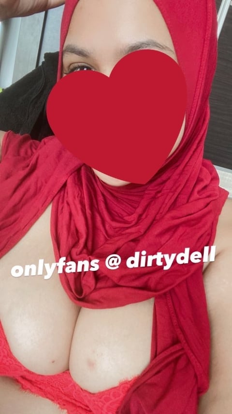 pornos.live dirtydell profile on OnlyFans in hijab category