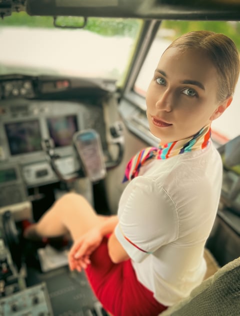 pornos.live lina_demure profile on OnlyFans in flight-attendant-air-hostess category