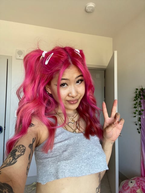 pornos.live lovelyasianlily profile on OnlyFans in chinese category