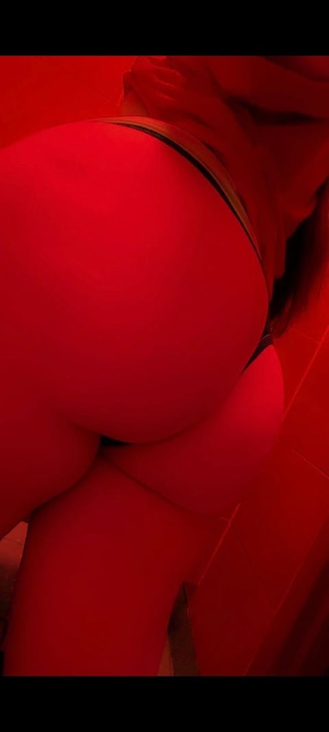 pornos.live lovemoney95 profile on OnlyFans in egypt category