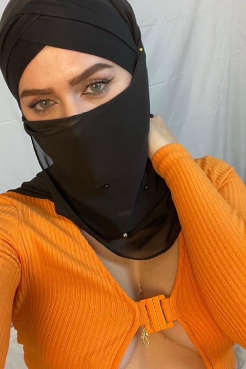 pornos.live mayaazari profile on OnlyFans in hijab category