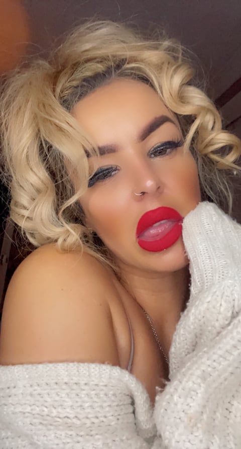 pornos.live queeniebaby1 profile on OnlyFans in scotland category